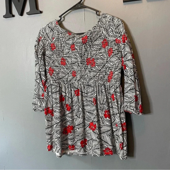 J.Jill Black & White Blouse Top Red Flowers Shirred Upper Flowy size small - Picture 7 of 8
